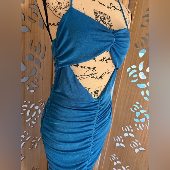 Slinky Bodycon Stretchy Cut Out Ruched Halter Dress - Picture 2 of 3